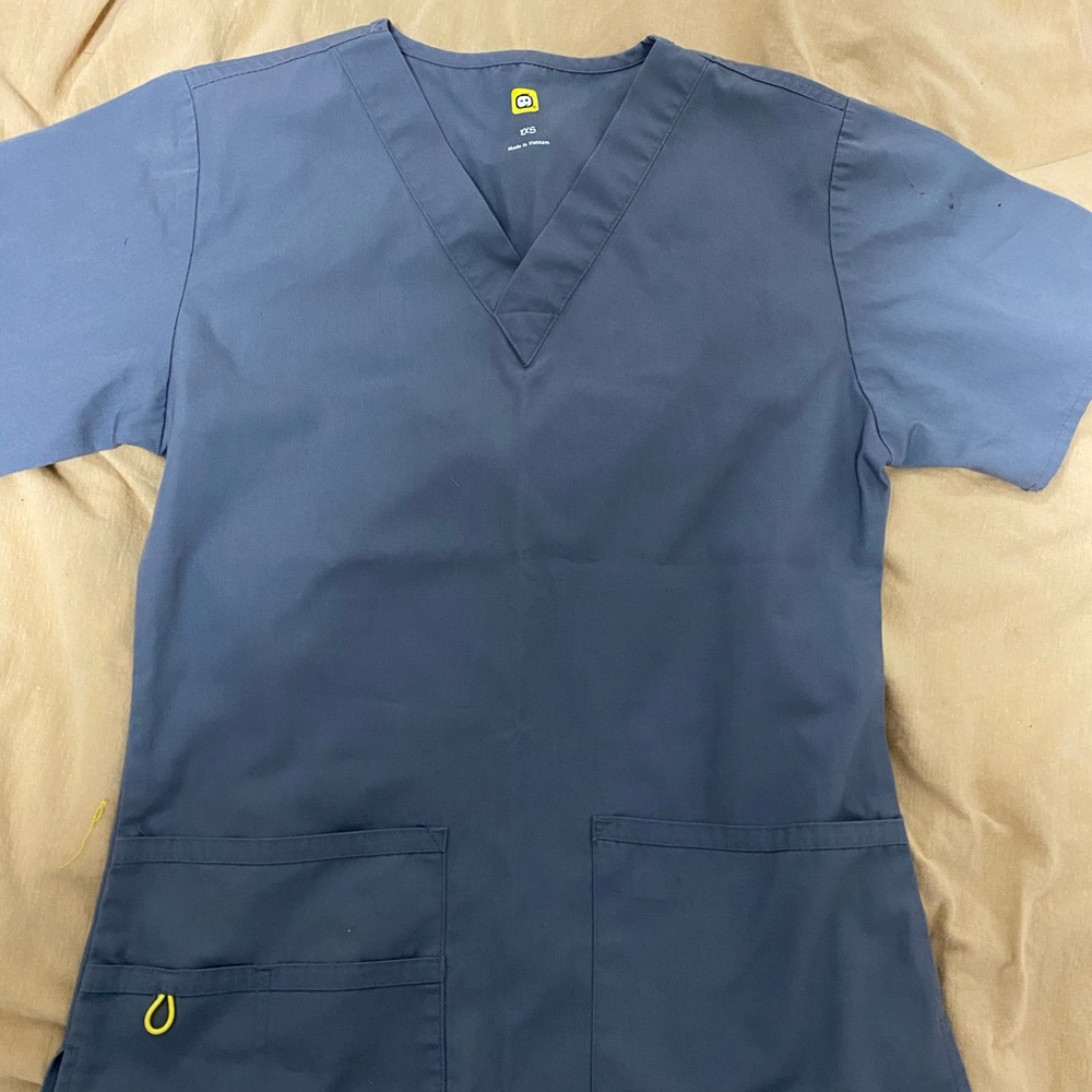 Good life gray scrub top